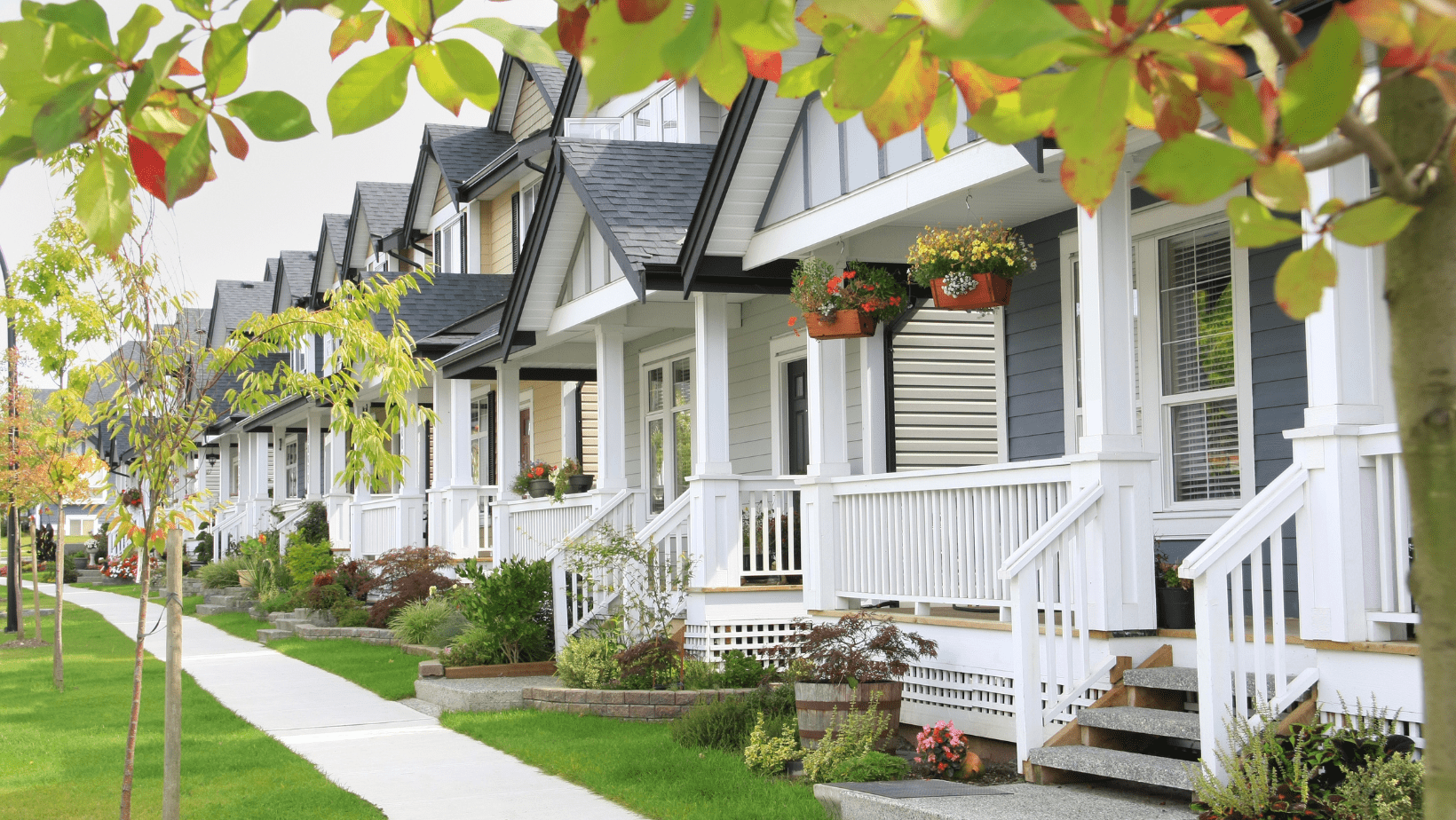 Row of homes in a neighborhood under HOA regulations affecting solar panel installations