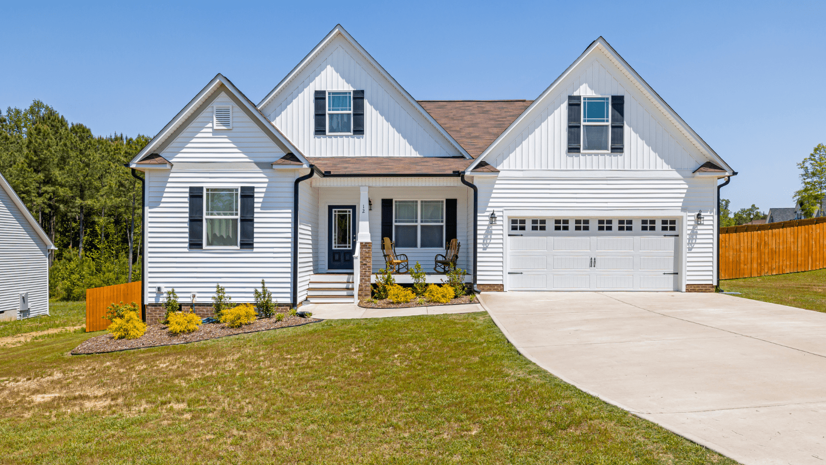 Front view of a well-maintained house in an HOA neighborhood.